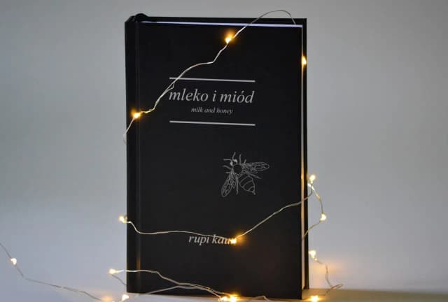 Mleko i miód – odkryj głębokie tematy i przesłanie wierszy Rupi Kaur Mleko i miód – odkryj głębokie tematy i przesłanie wierszy Rupi Kaur